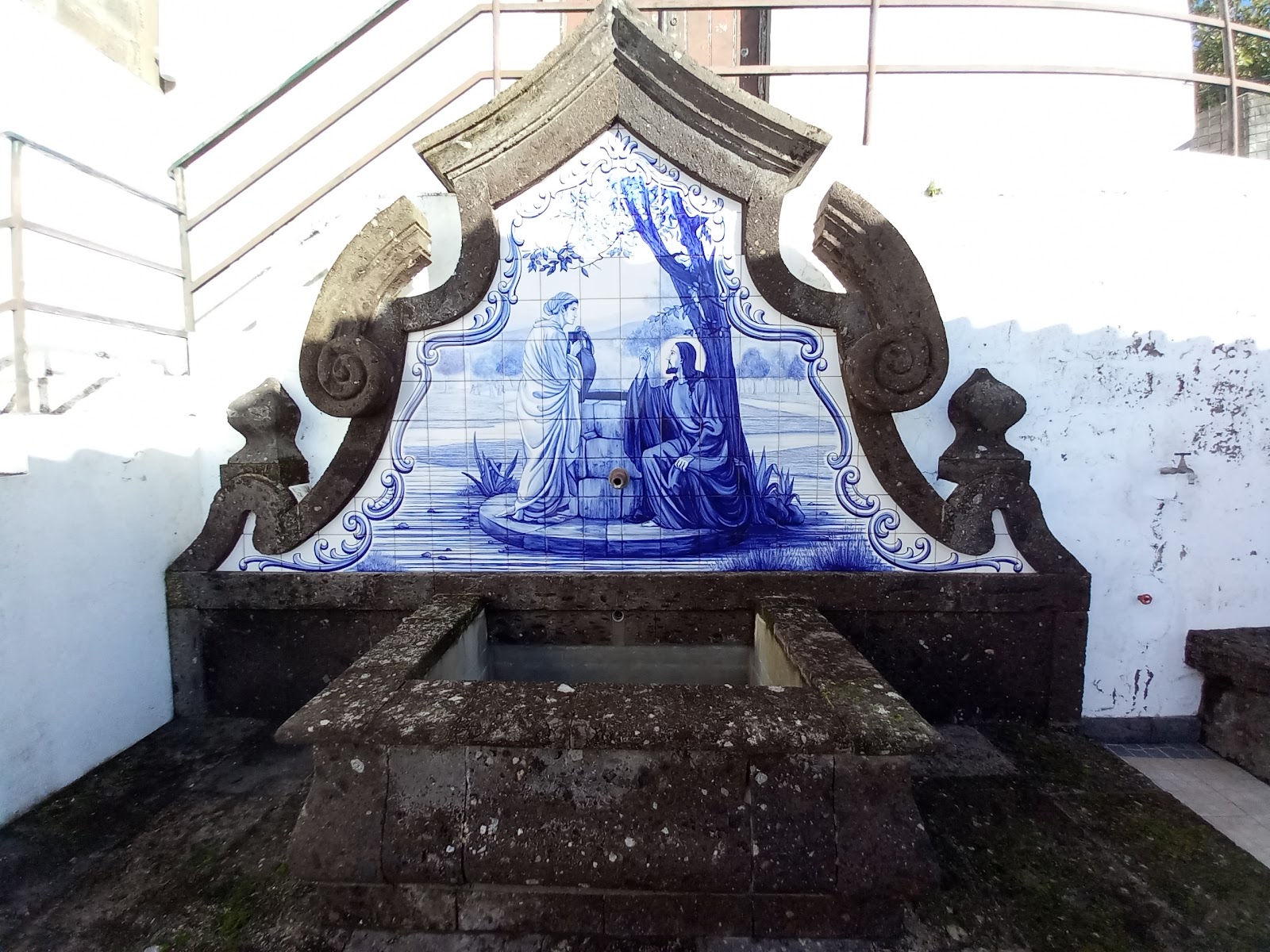 Azulejo tile fountain detail at Casa da Adega